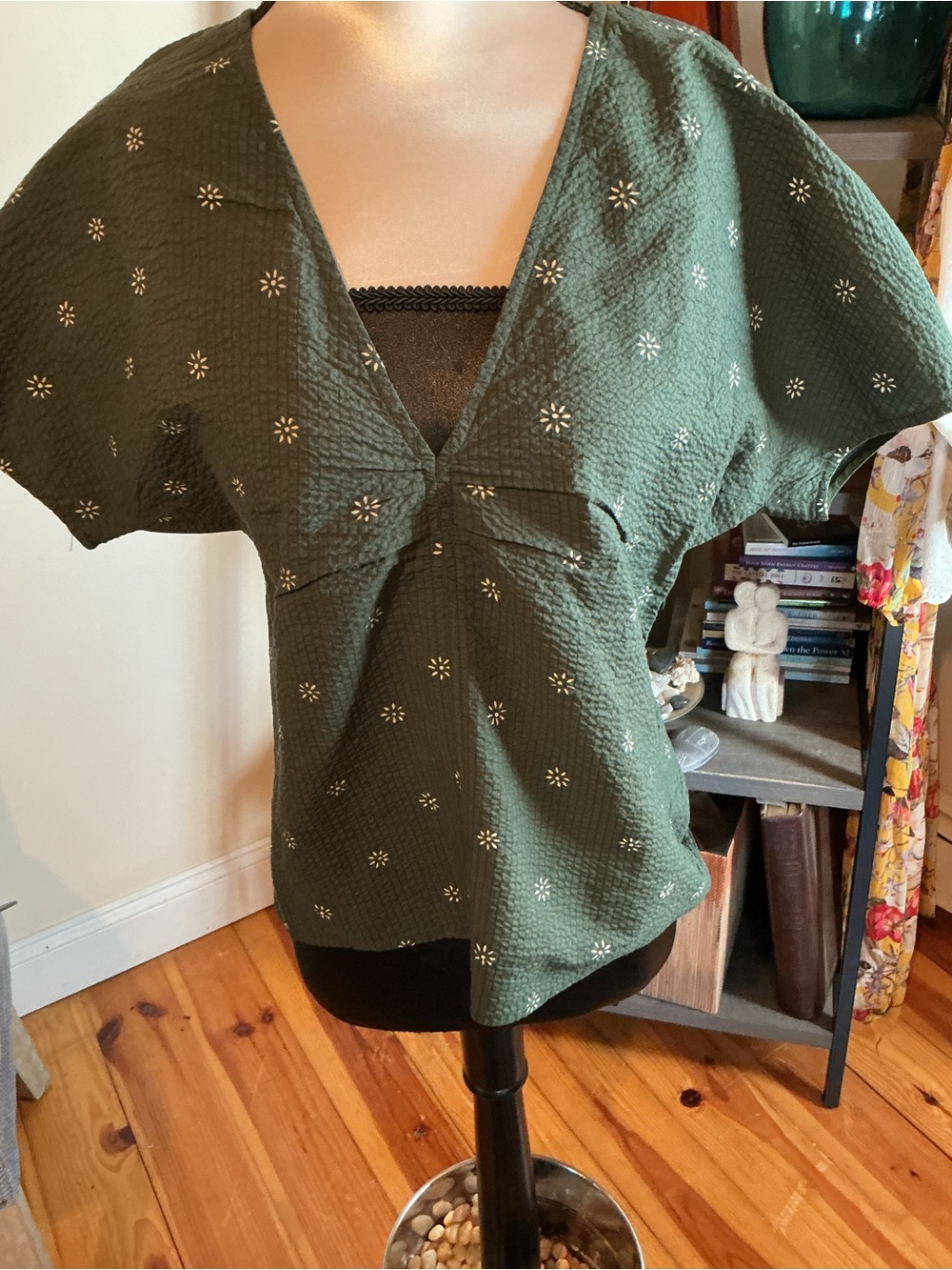 Madewell Olive Green 100% cotton V-Neck Flutter-Sleeve with small flower print
